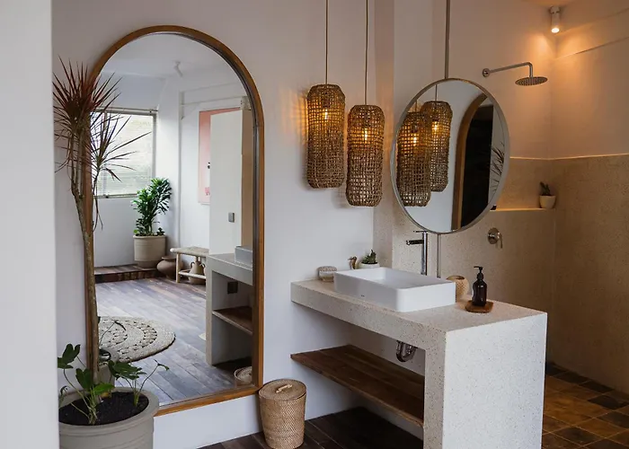 Sunlit 2br With Private Pool & Garden In *