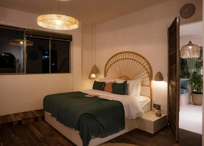 アパート Sunlit 2br With Private Pool & Garden In *