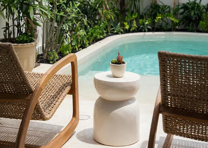 Sunlit 2br With Private Pool & Garden In アパート チャングー