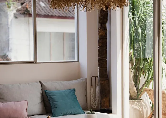 Sunlit 2br With Private Pool & Garden In アパート チャングー