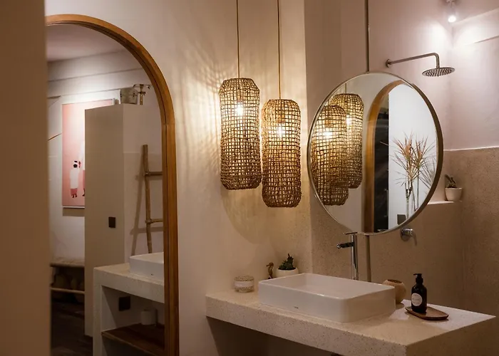 Sunlit 2br With Private Pool & Garden In アパート チャングー